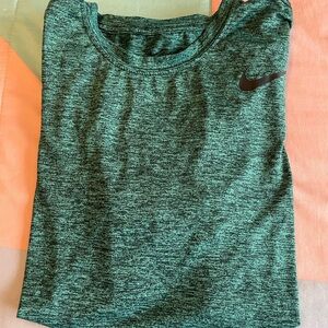 Nike Green DriFit T-shirt with Round Neckline and Short Sleeves
